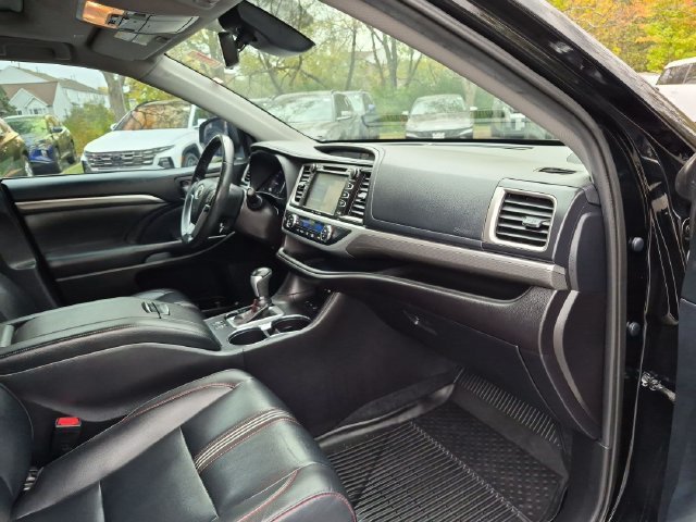 Used 2019 Black Toyota SE image 34