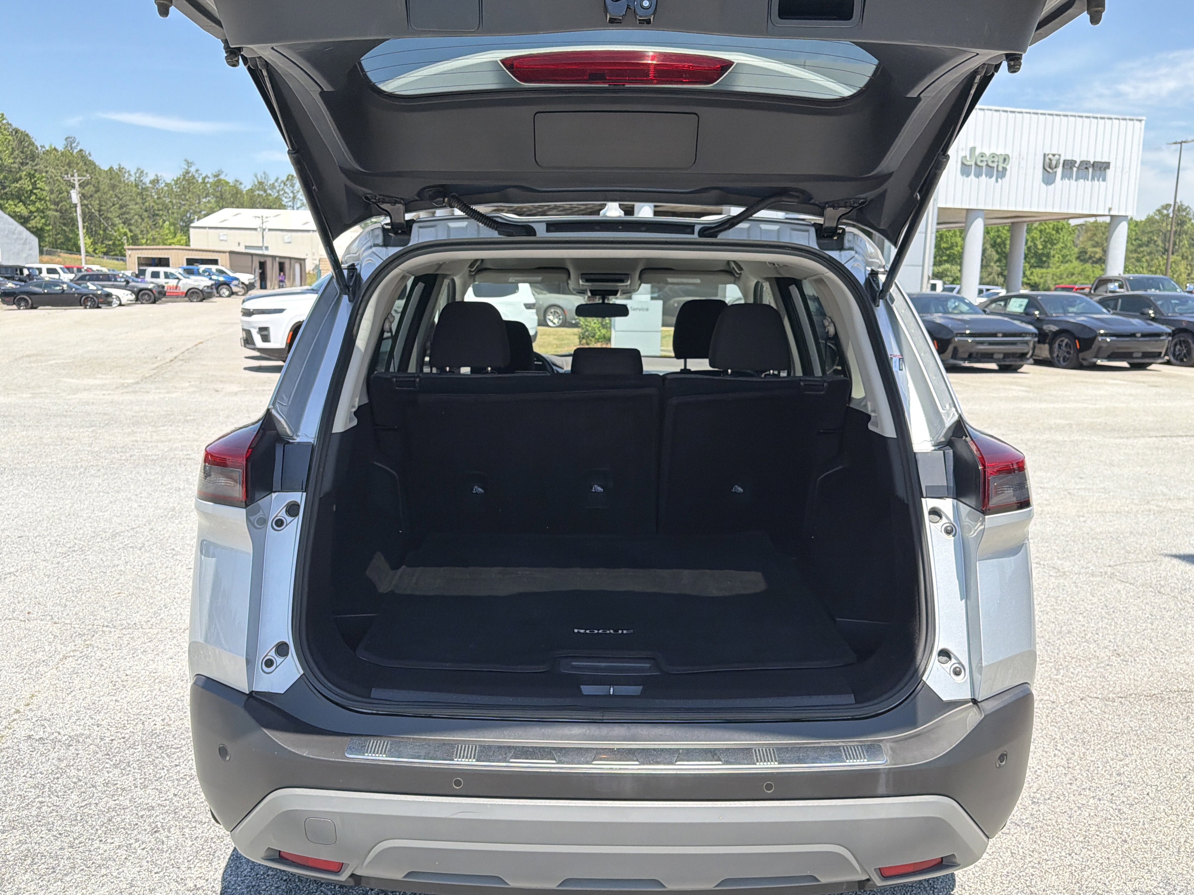 Used 2021 Brilliant Silver Metallic Nissan SV image 20