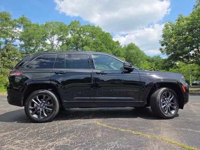 New 2026 Diamond Black Crystal Pearlcoat Jeep Limited Reserve image 27