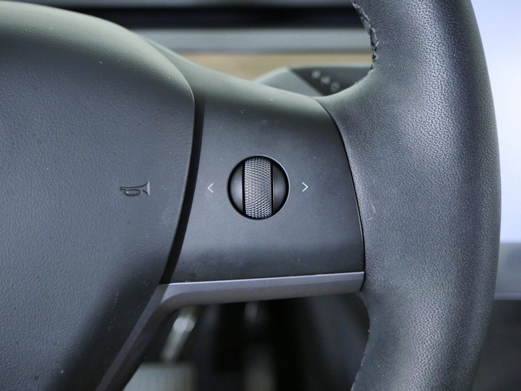 Used 2025  Tesla Long Range image 41