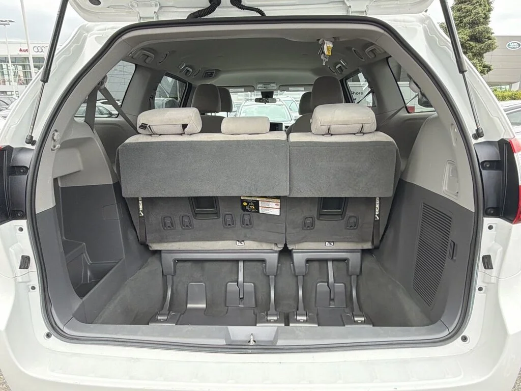 Used 2020 Super White Toyota 7-Passenger V6 Dilawri Certified   Local BC   Spac image 31