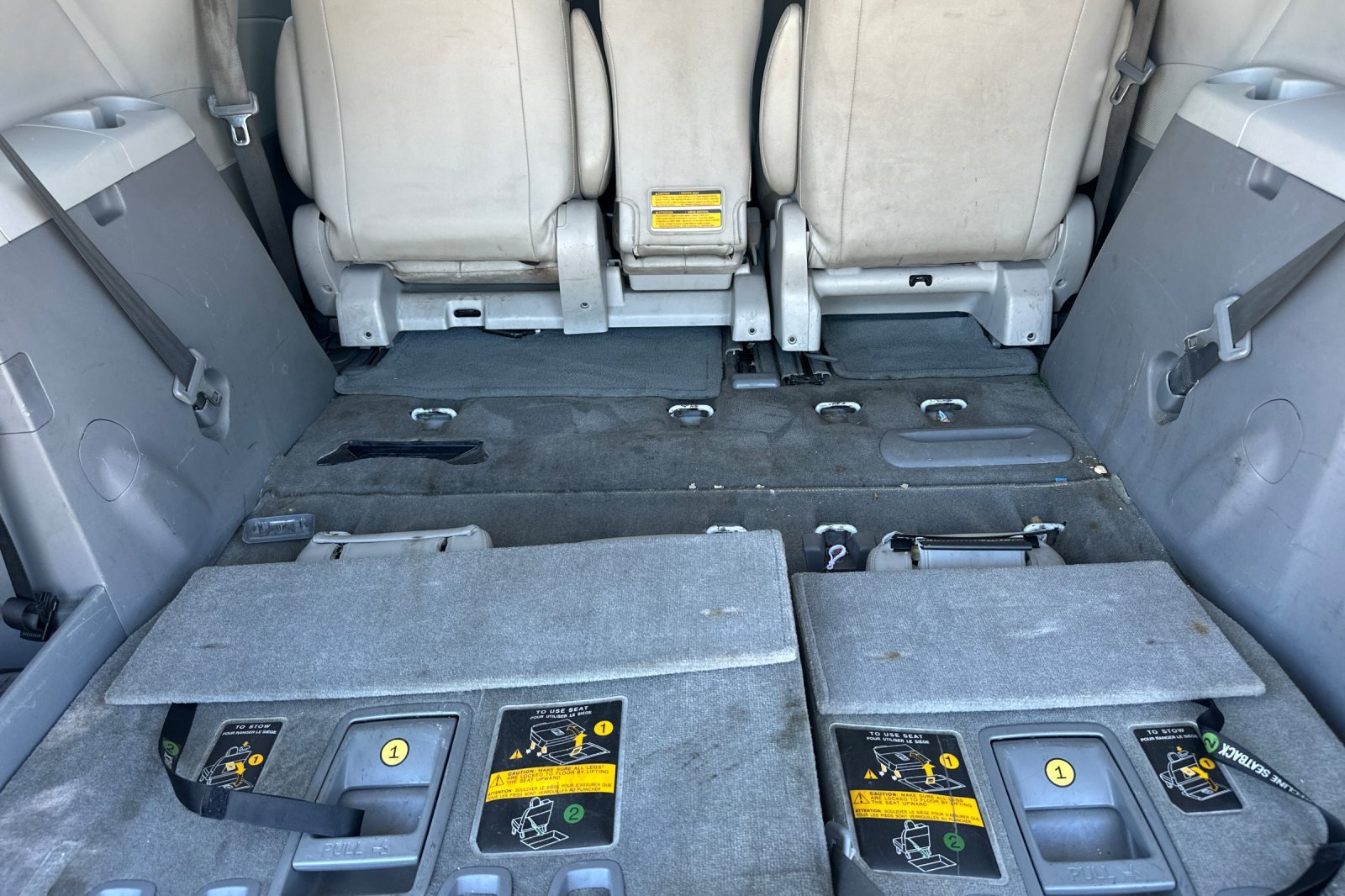 Used 2014 Super White Toyota XLE image 16