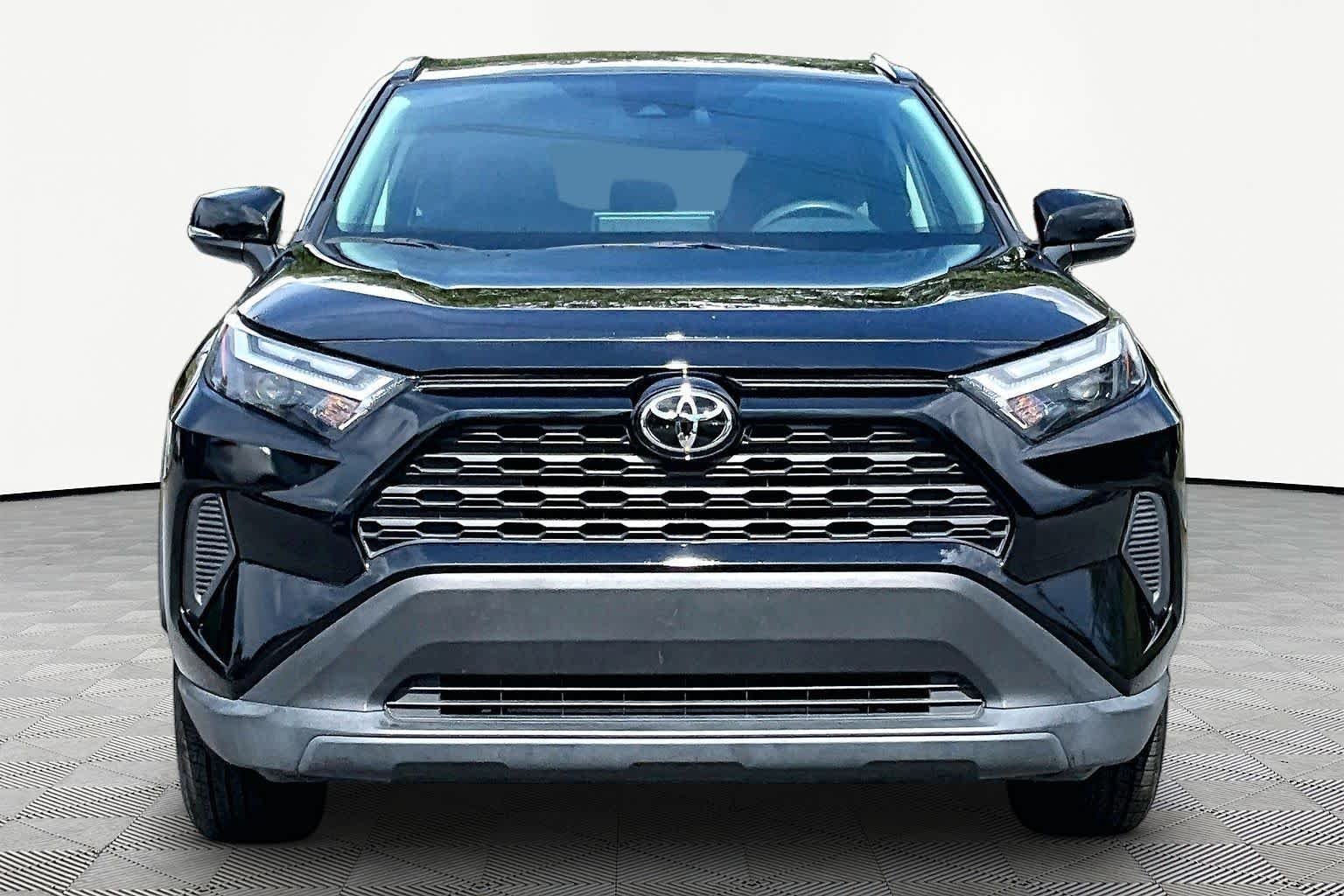 Used 2025 Midnight Black Metallic Toyota XLE image 4