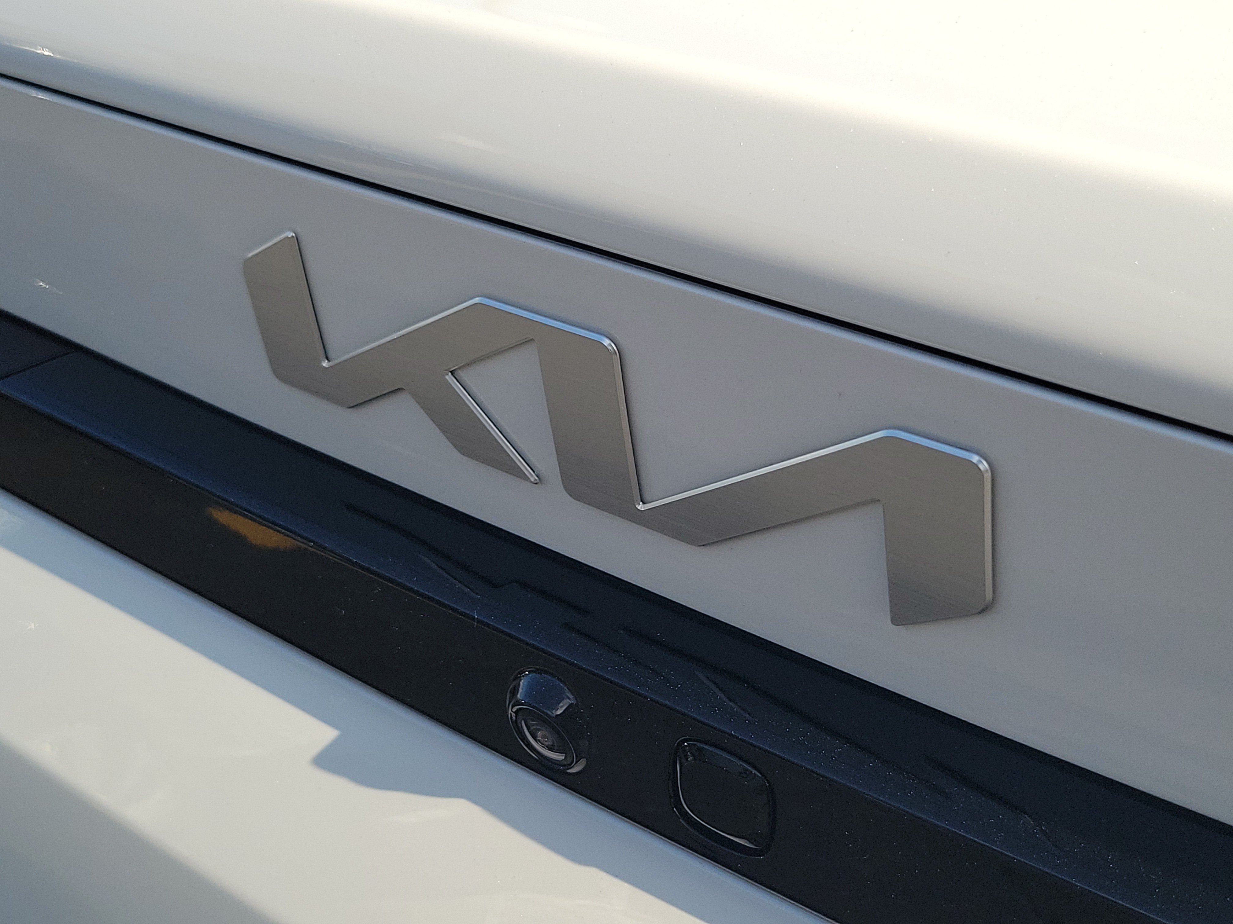Certified Used 2025 Snow White Pearl Kia EX image 7
