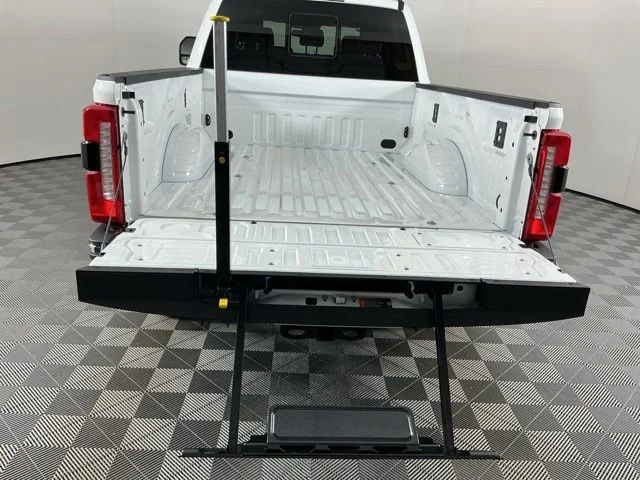 New 2026 Star White Metallic Tri-Coat Ford Lariat image 8