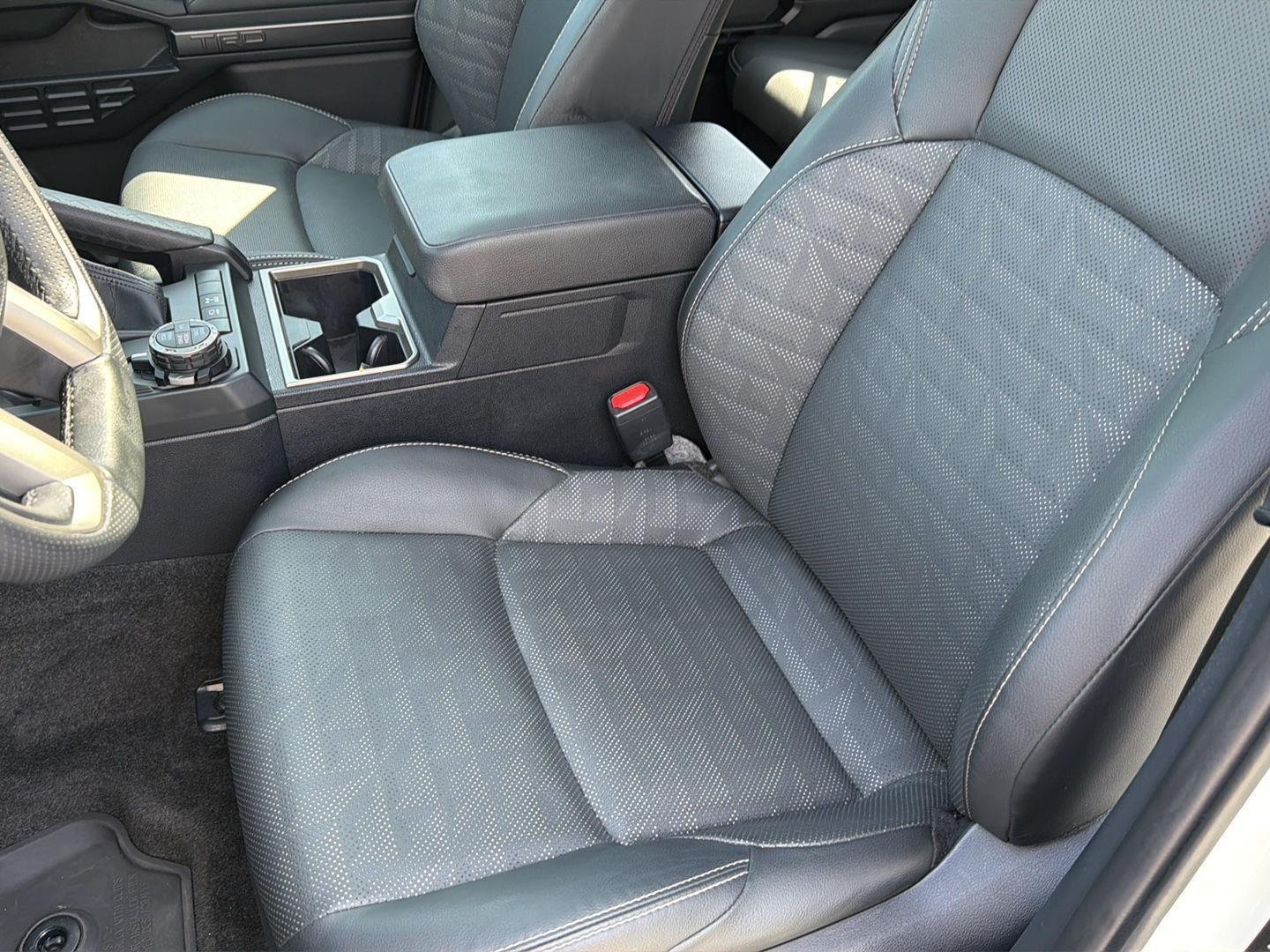 Used 2025 Ice Cap Toyota Hybrid Platinum image 31