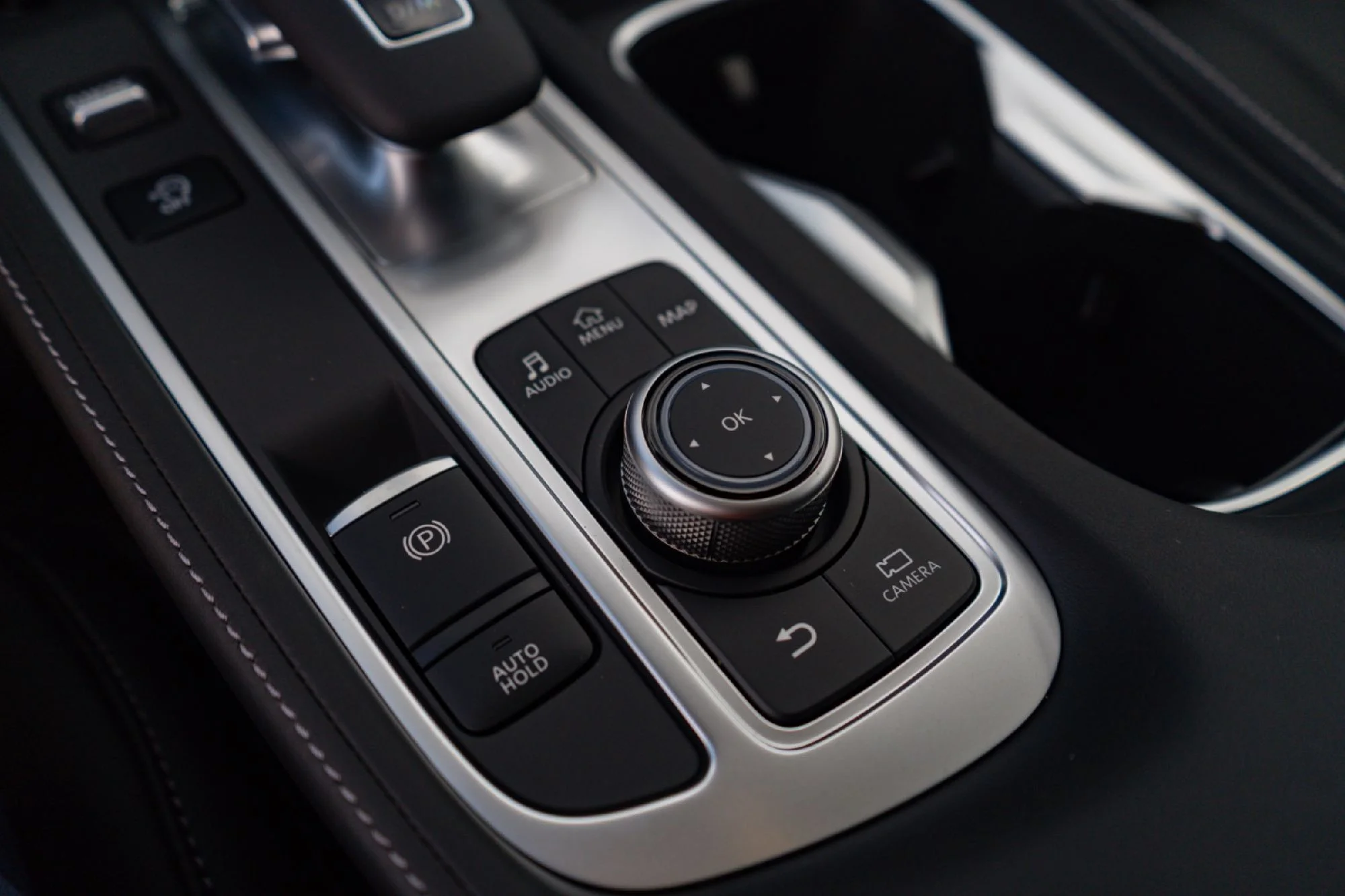New 2027 2T RAD WHT INFINITI Sport AWD image 15