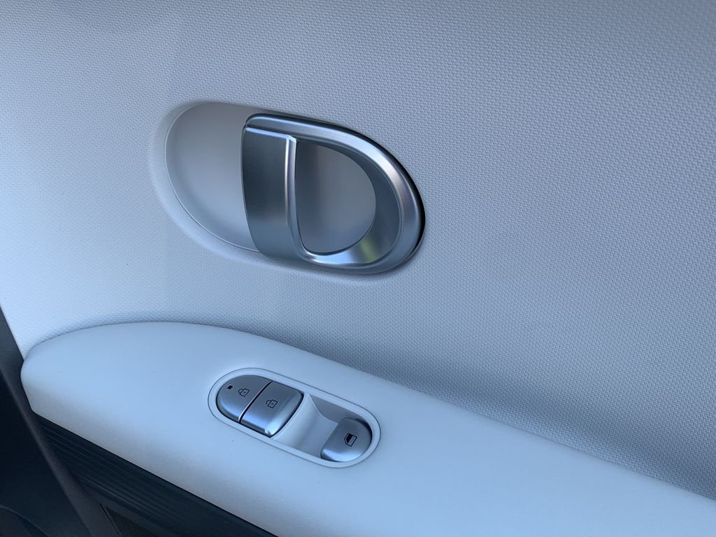 2024 Hyundai IONIQ 5 SE - Photo 32