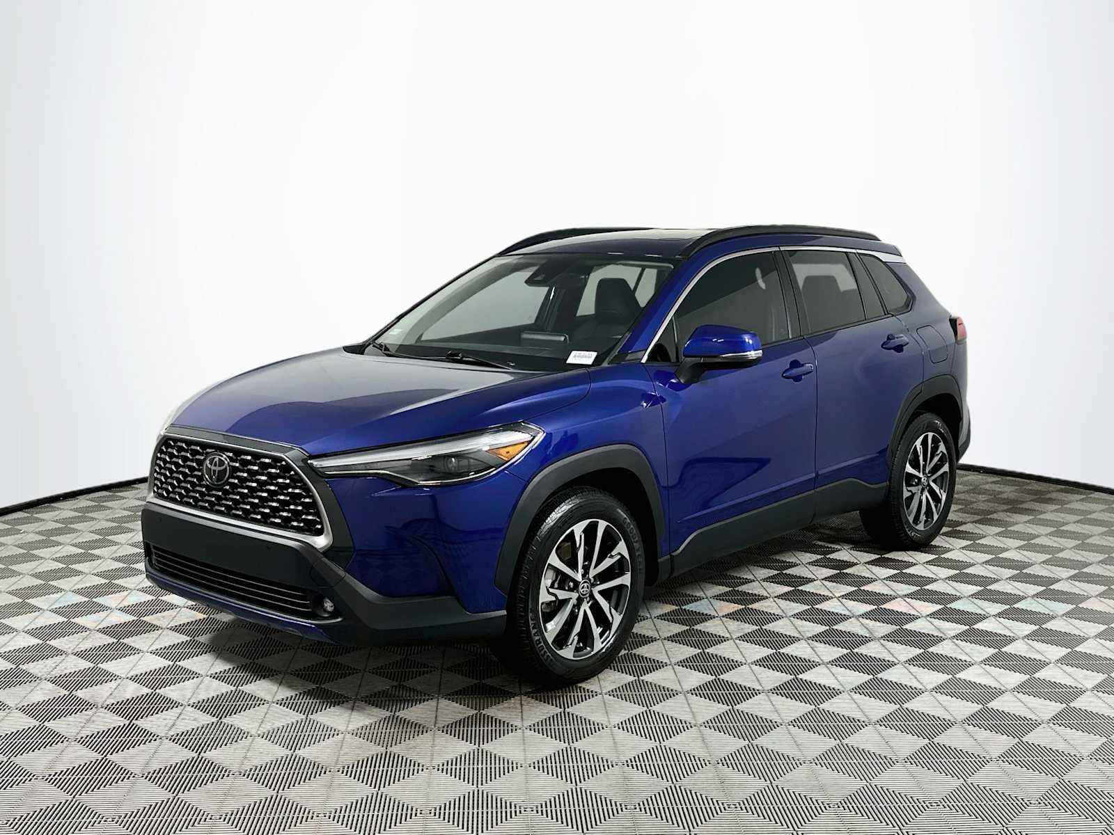 Used 2022 Blue Crush Metallic Toyota XLE image 3