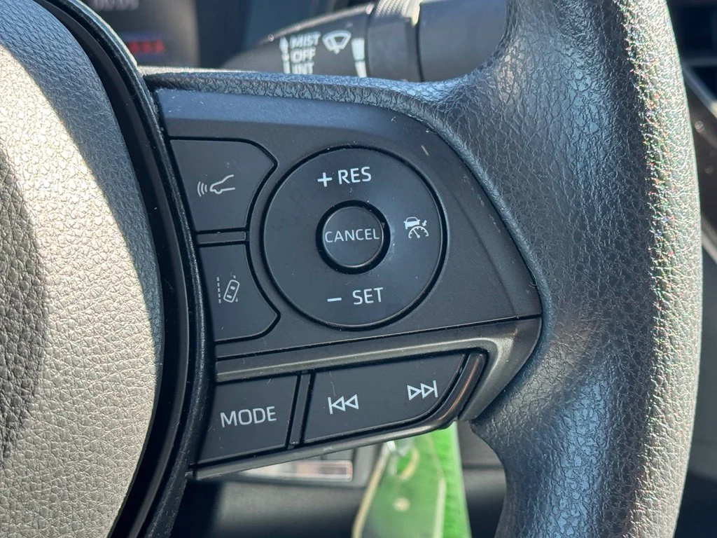 Used 2022  Toyota LE image 23
