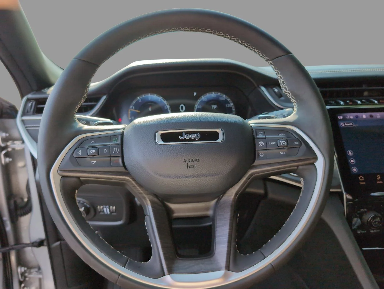 Used 2025 Silver Zynith Jeep Limited image 30
