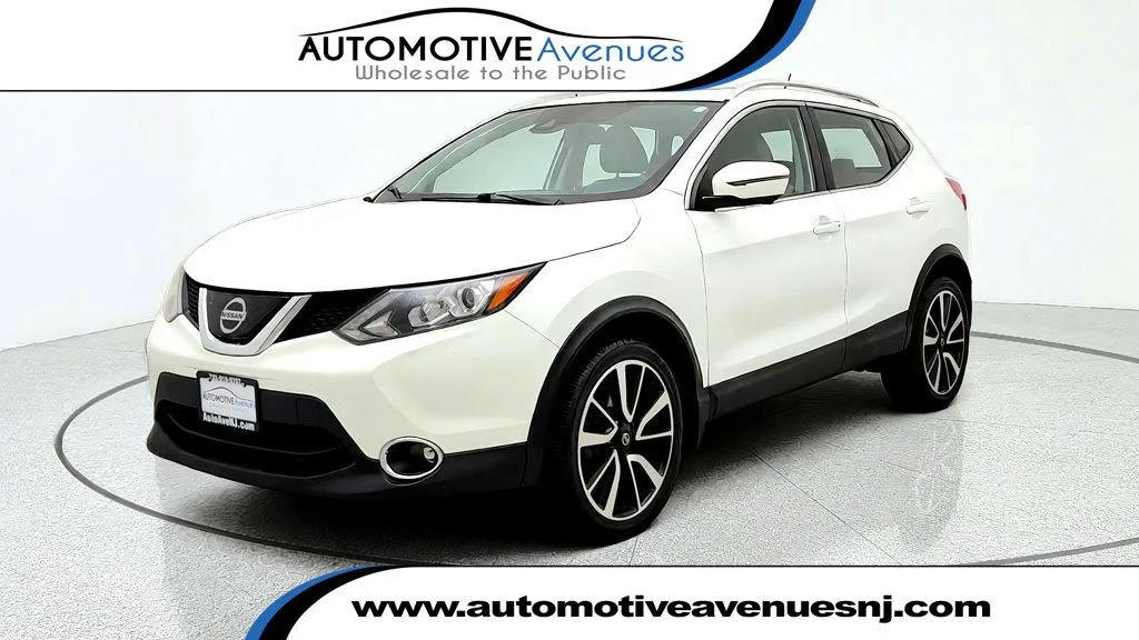 Used 2019 Pearl White Tricoat Nissan AWD SL w/ Premium Package, Moonroof & Bose Audio image 1