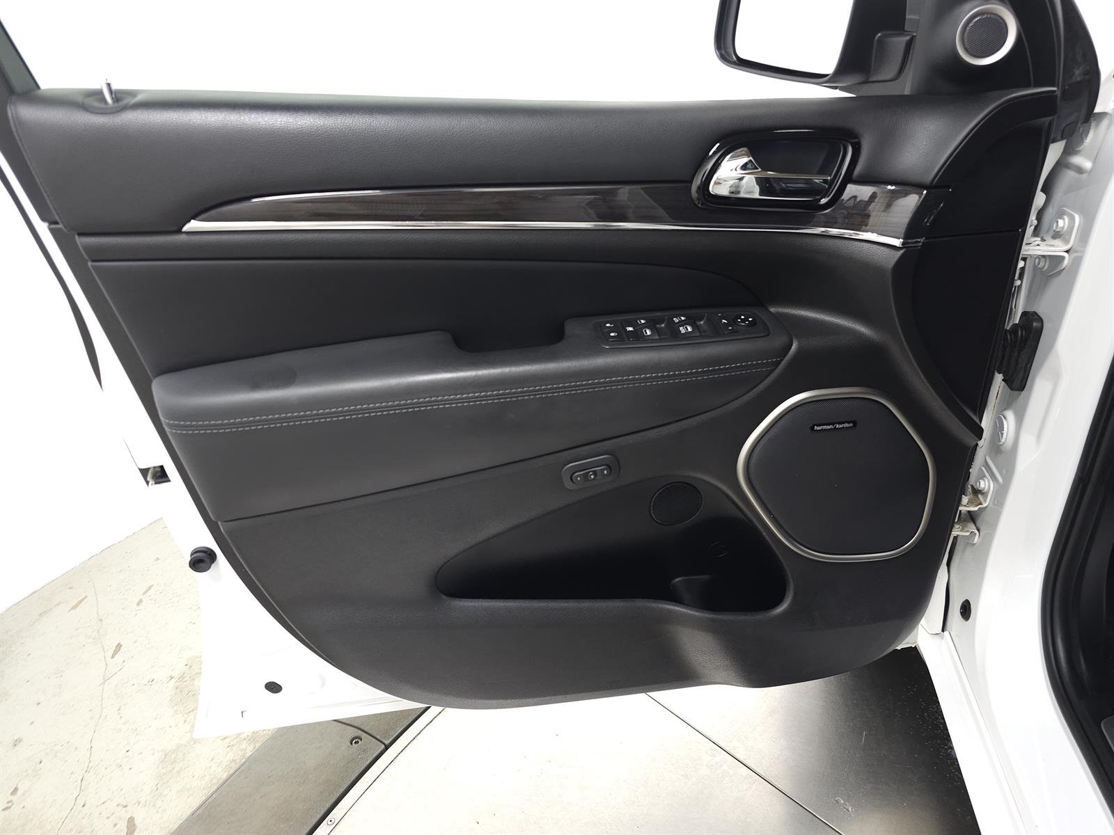 Used 2019 White Jeep Overland image 15