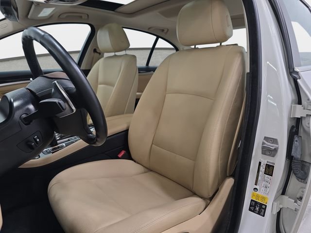Used 2016 Alpine White BMW 528i xDrive image 14