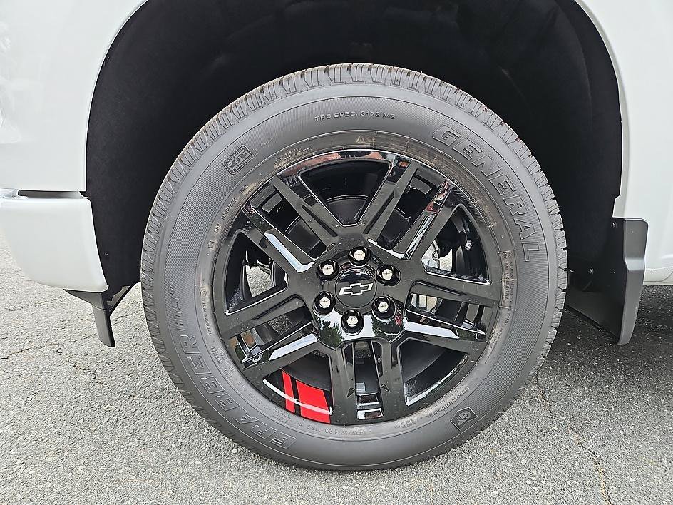 New 2026 Summit White Chevrolet RST image 9