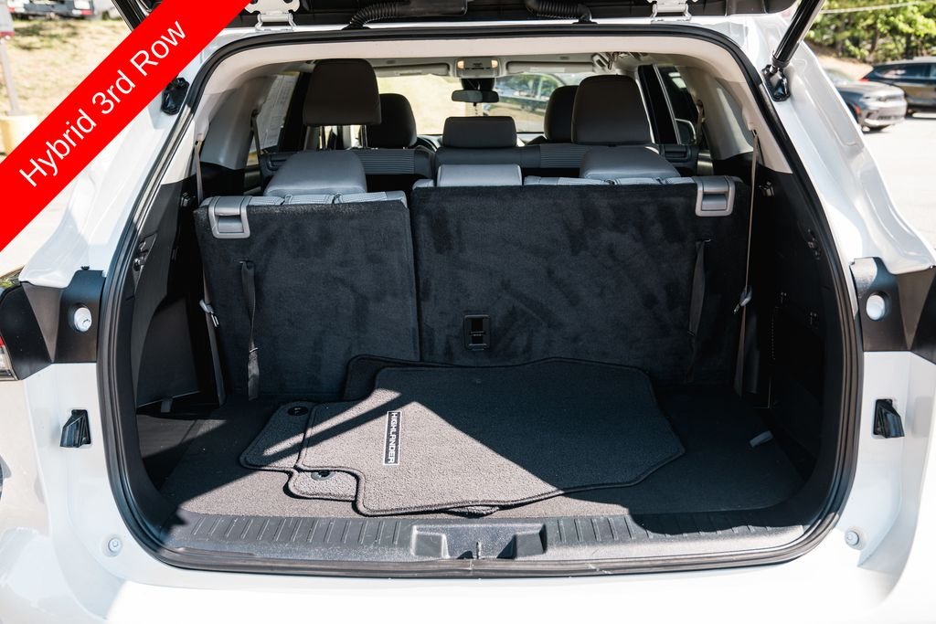 Used 2023 Wind Chill Pearl Toyota LE image 7