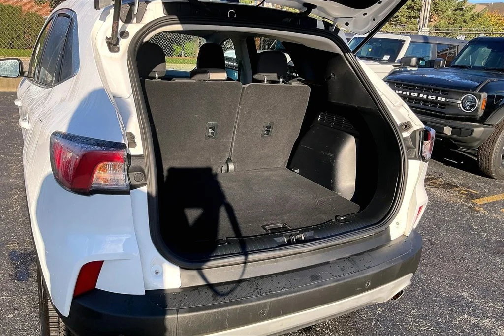 Certified Used 2022 Oxford White Ford SE image 27