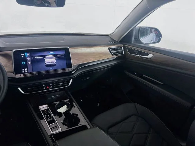 2025 Volkswagen Atlas SE w/Tech - Photo 21