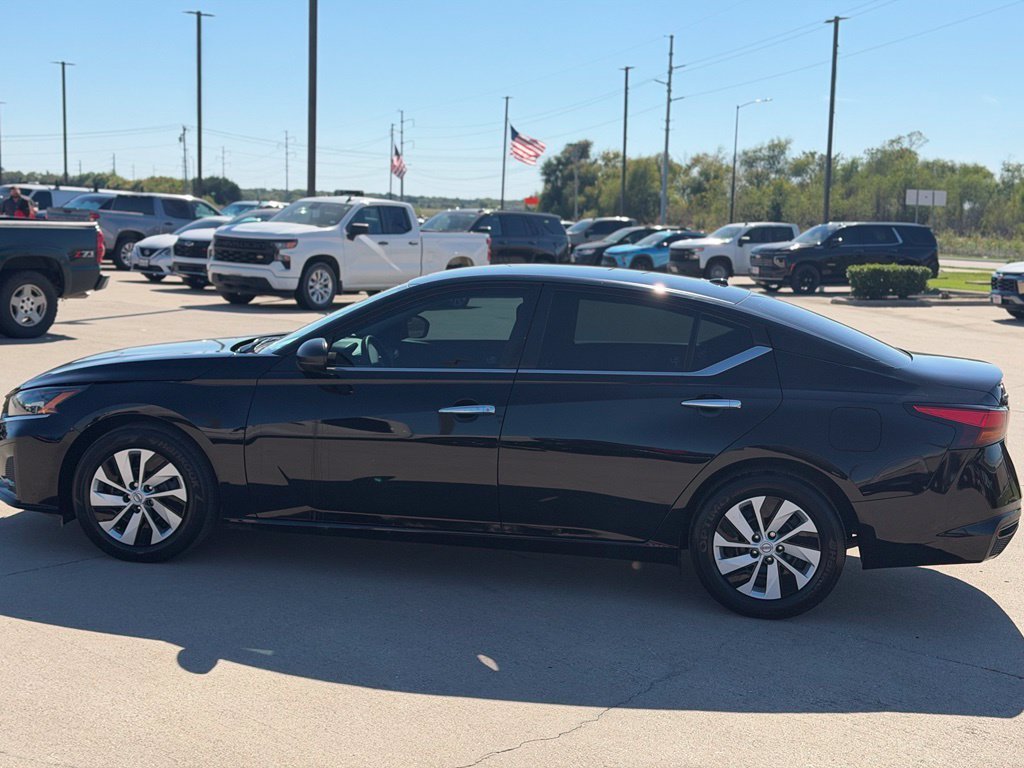 Used 2025 Black Nissan 2.5 S image 3