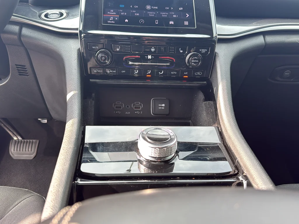 Used 2022 Black Jeep Laredo image 20