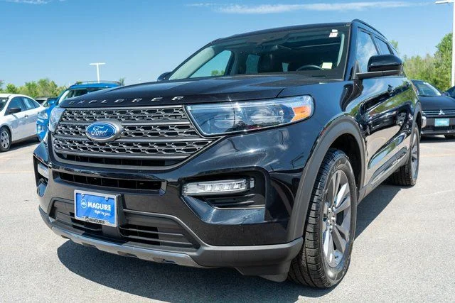 Used 2023 Black Ford XLT image 2