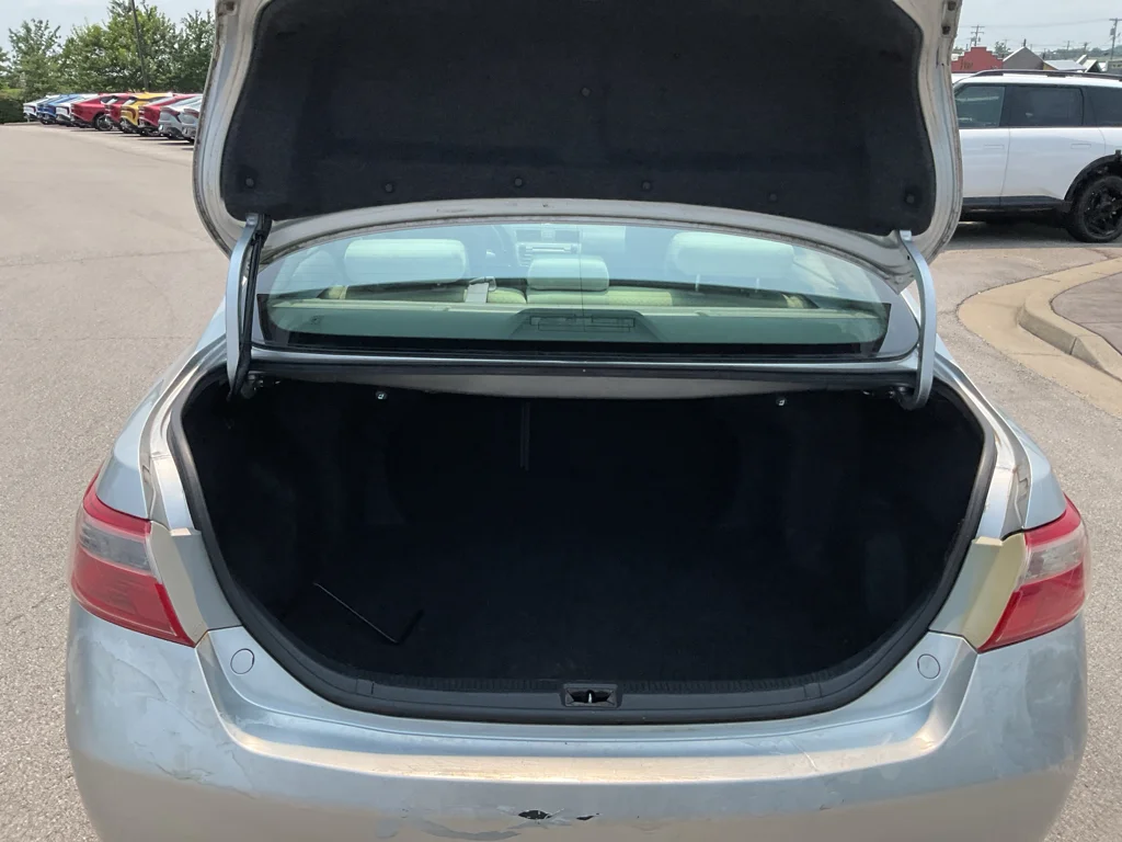 Used 2007 Titanium Metallic Toyota LE image 15