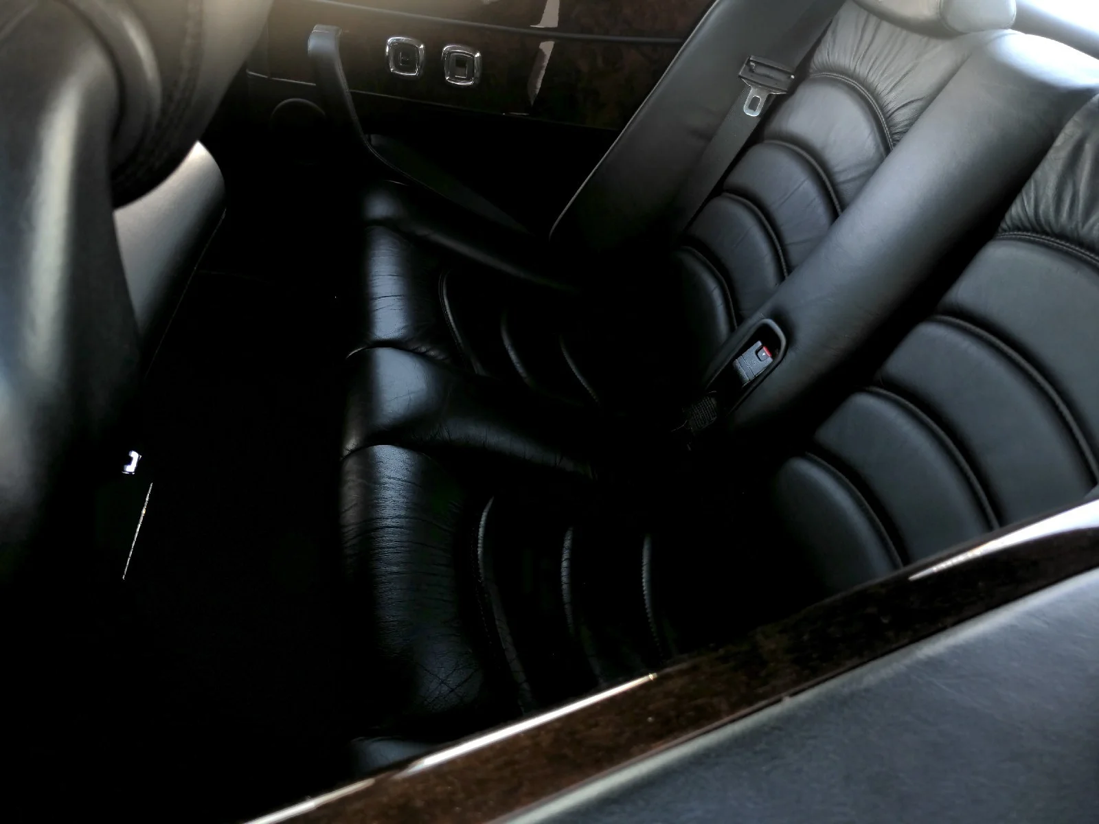 Used 2002 Silver Bentley  image 8