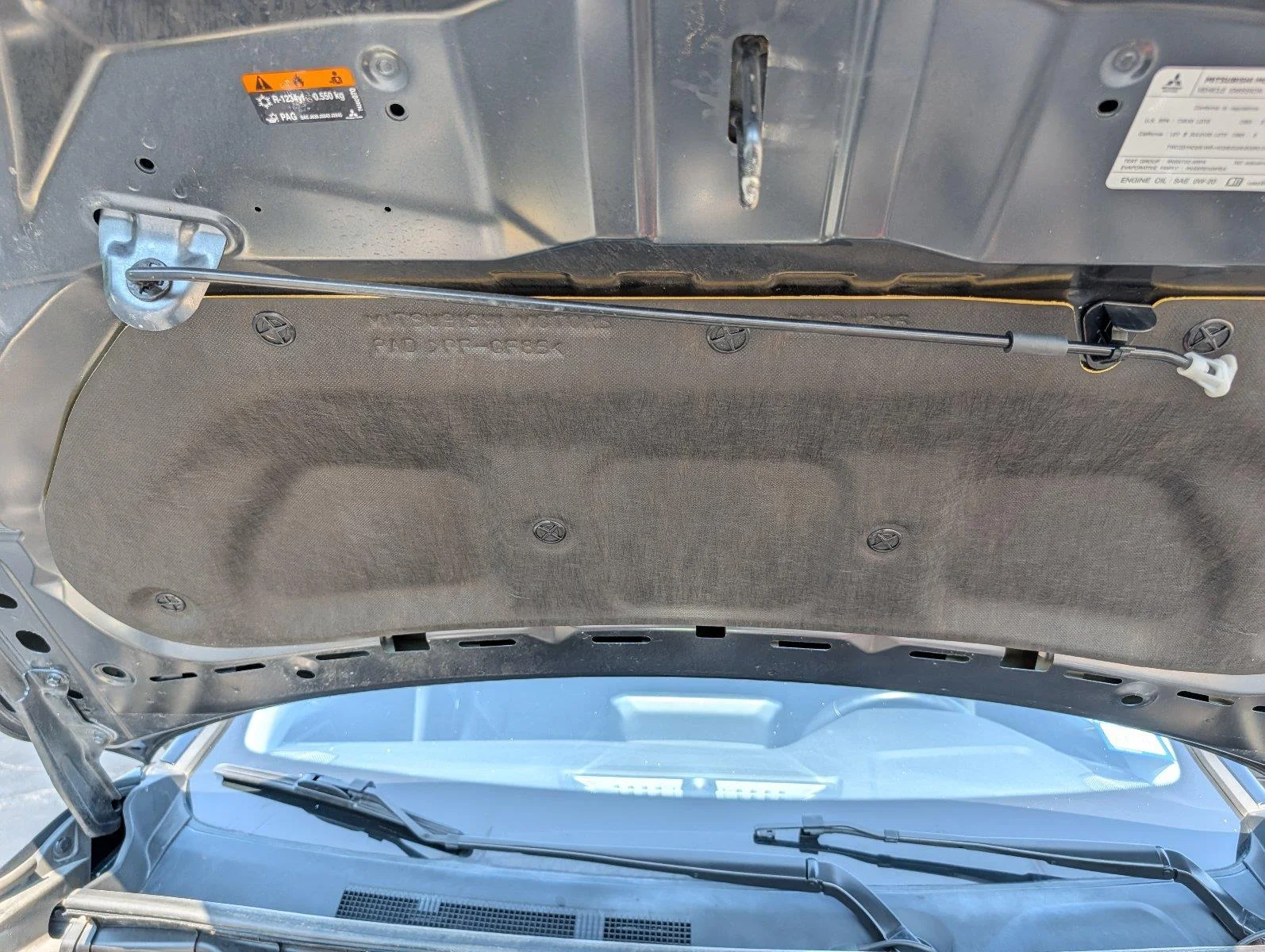 Used 2024 Alloy Silver Metallic Mitsubishi SE image 37