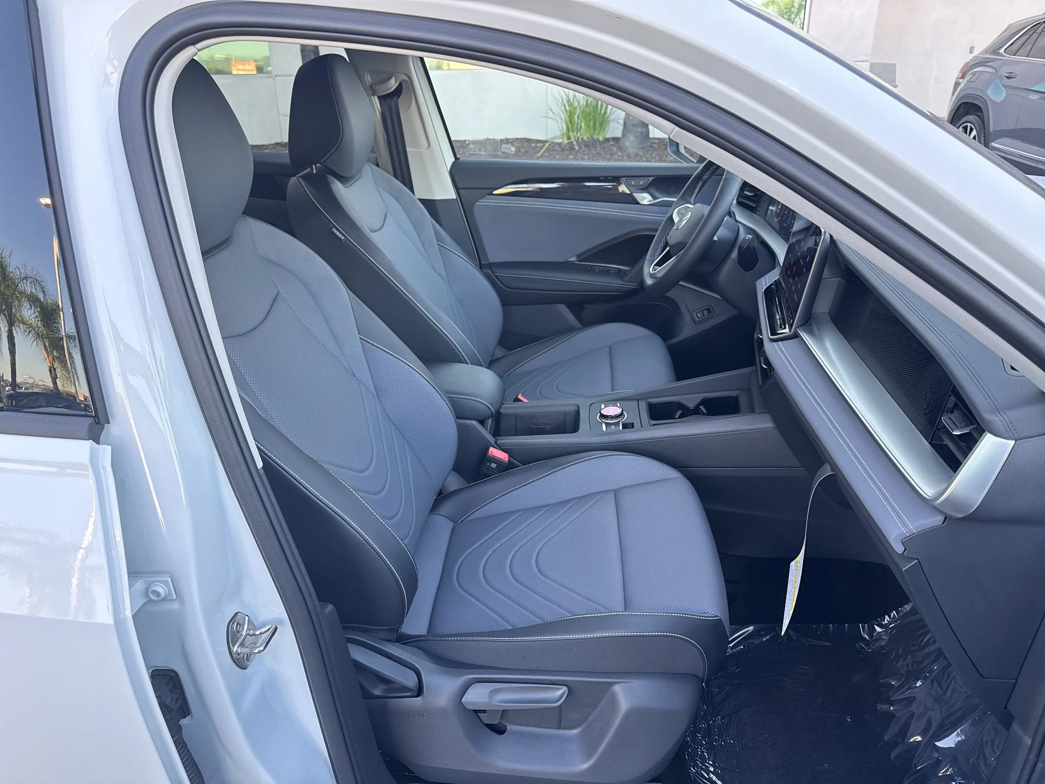 New 2026 Pure White Volkswagen SE image 20