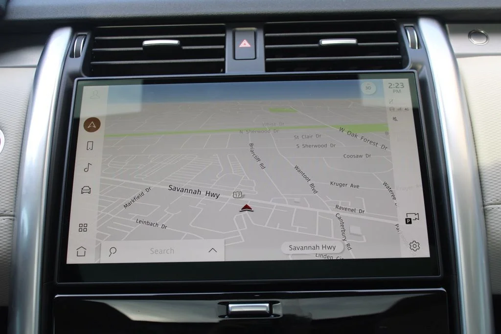 Certified Used 2025  Land Rover Dynamic SE image 30