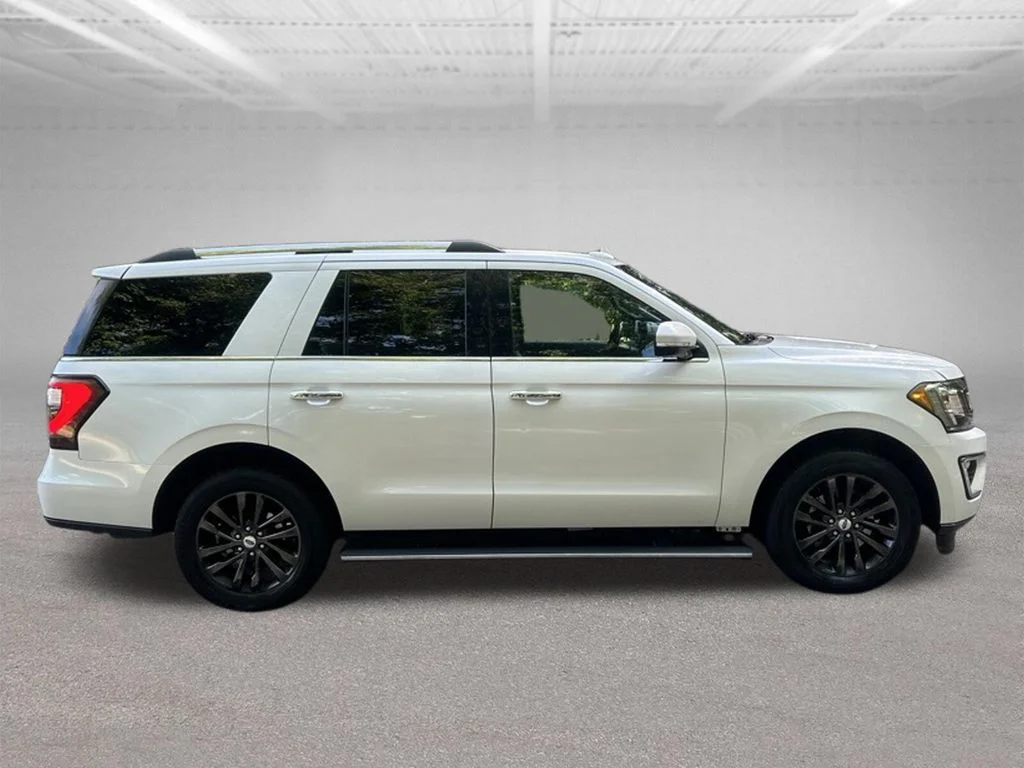 Used 2019  Ford Limited image 7