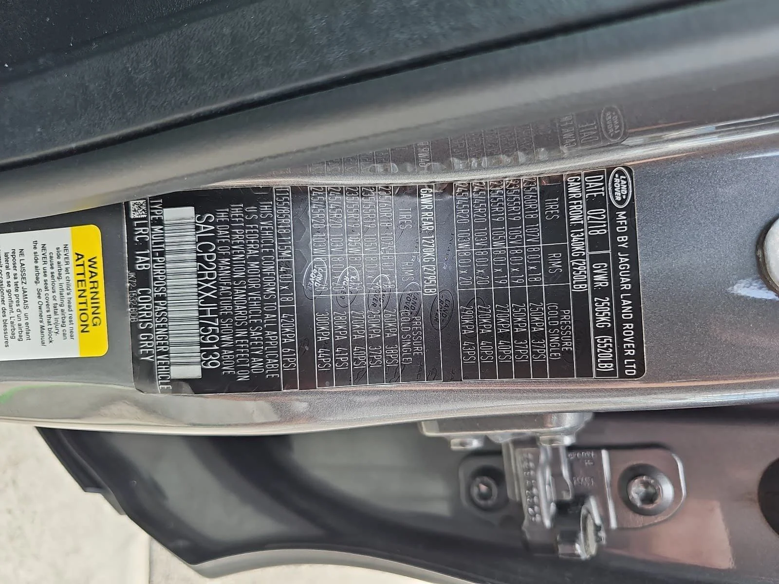 Used 2018 Gray Land Rover SE image 33
