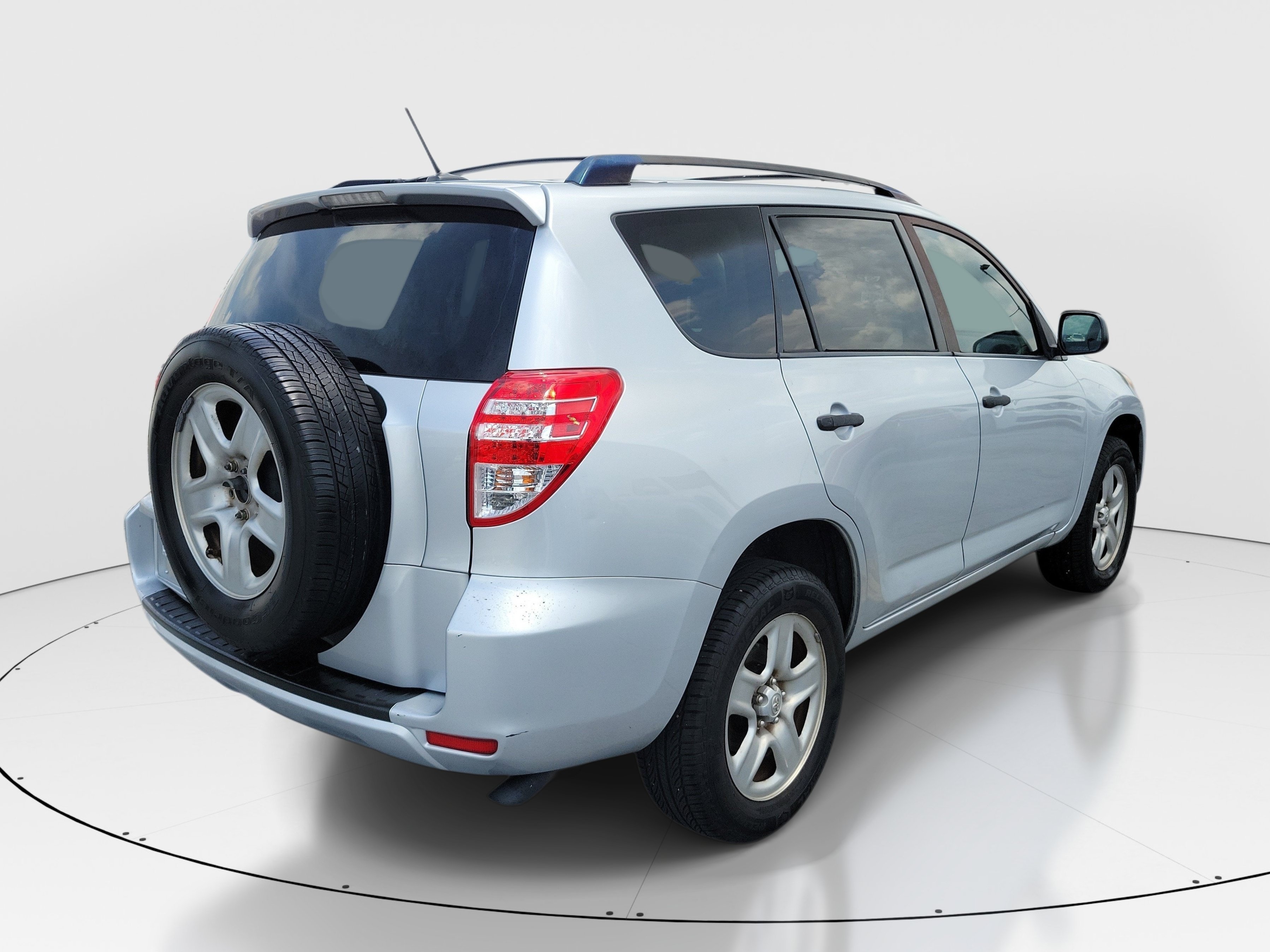 Used 2011 Classic Silver Metallic Toyota Base image 6