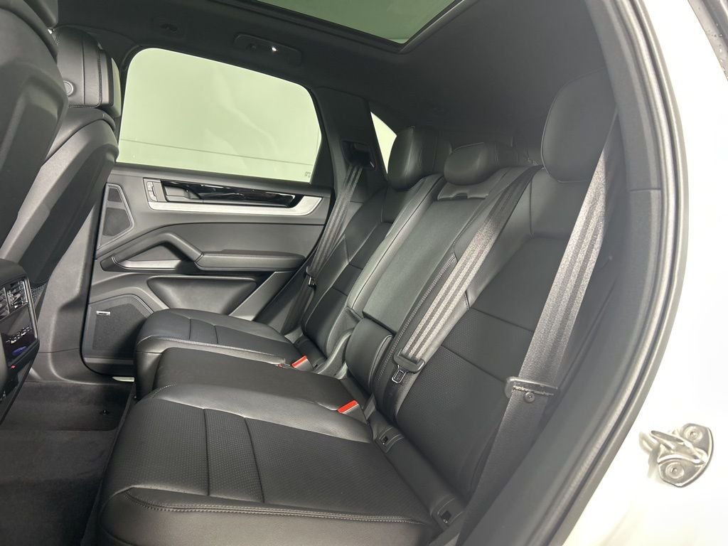 2026 Porsche Cayenne S - Photo 11