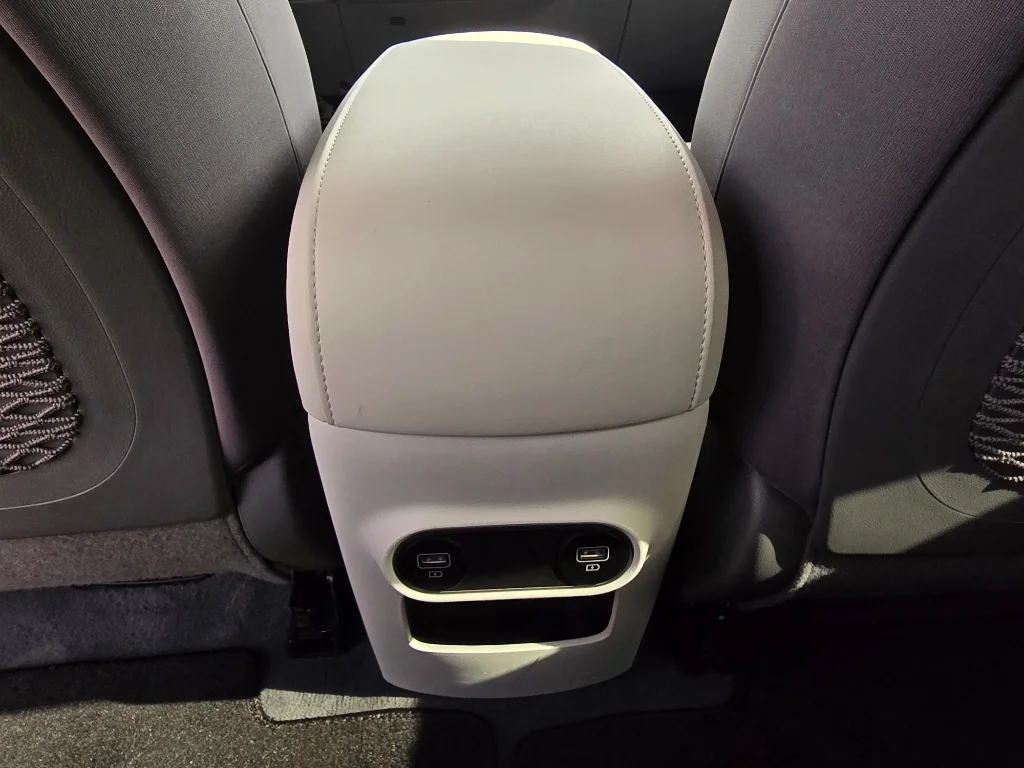Used 2023 Abyss Black Hyundai SE image 29