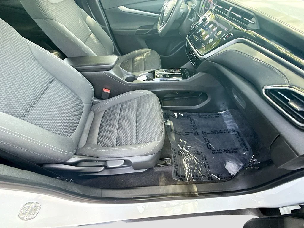 Used 2022 White Chevrolet LT image 32