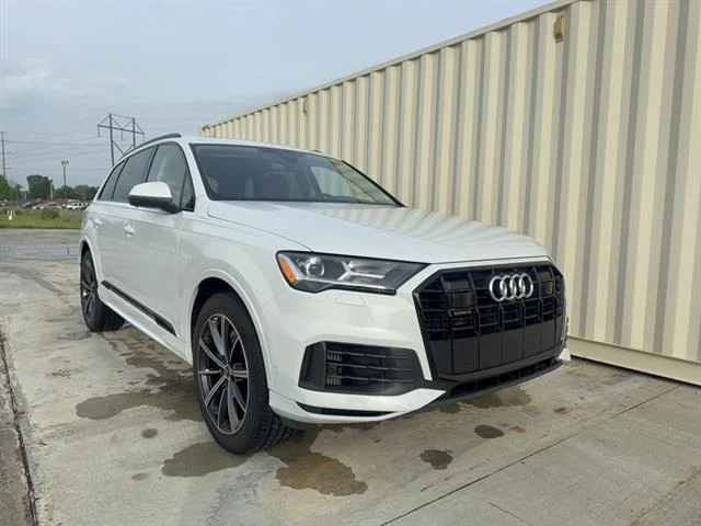 2023 Audi Q7 55 Premium Plus quattro Tiptronic's photo