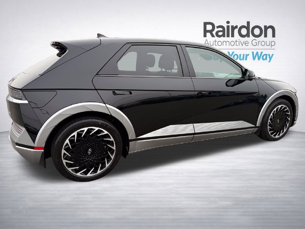 Used 2023 Black Hyundai Limited image 7
