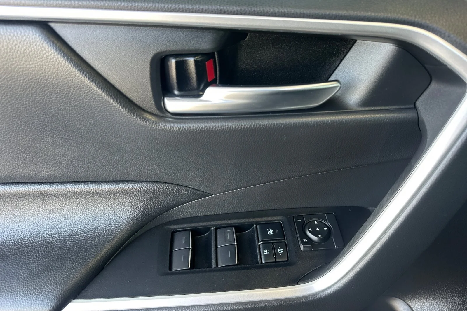 Certified Used 2022 MAGNETIC GRAY Toyota XLE Premium image 10