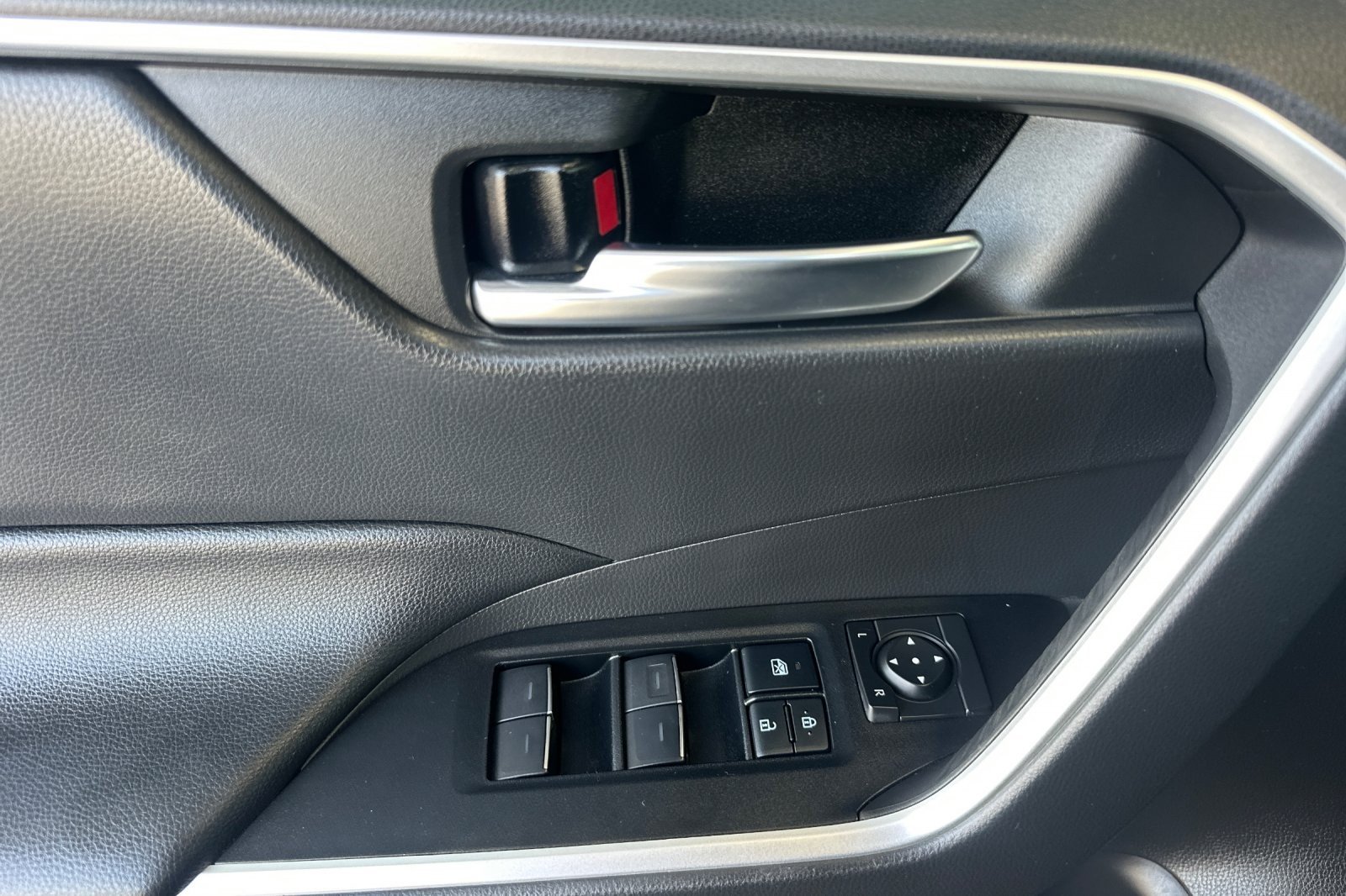 Used 2022 MAGNETIC GRAY Toyota XLE Premium image 10