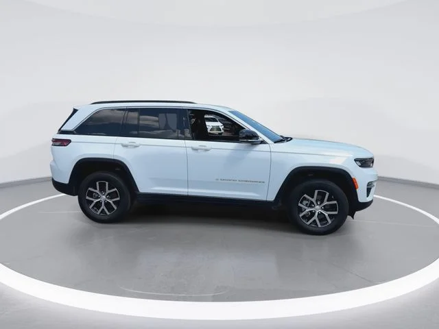 Used 2025 White Jeep Limited image 9