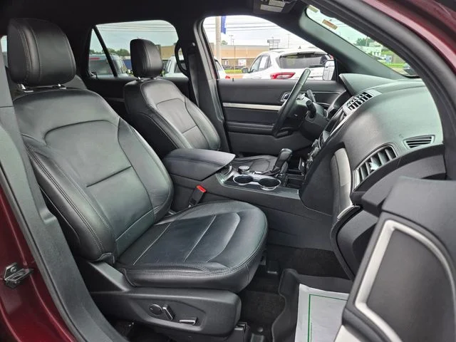 Used 2018 Red Ford XLT image 19