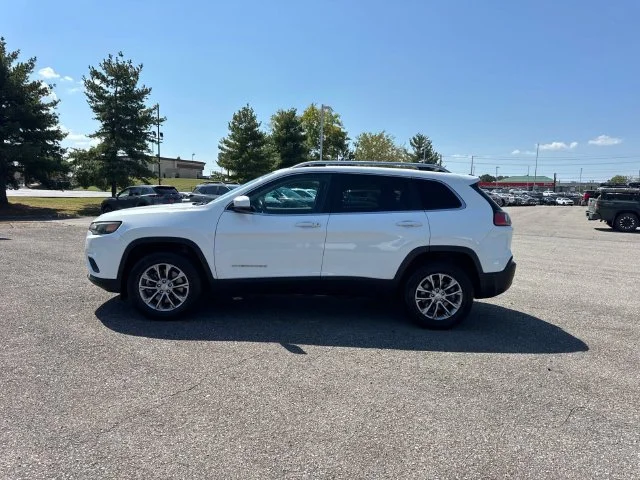 Used 2021 White Jeep Latitude Lux image 8