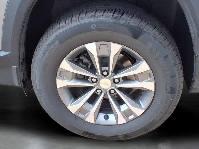 Used 2025 Sterling Gray Metallic Chevrolet LT image 27