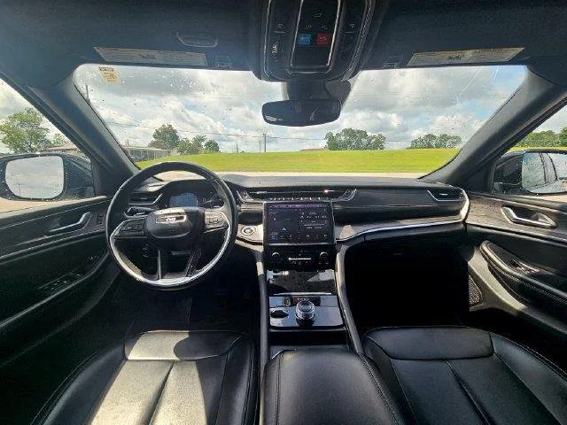 Used 2024 Silver Jeep Limited image 12