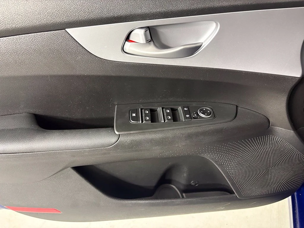 Used 2023 Blue Kia LXS image 18