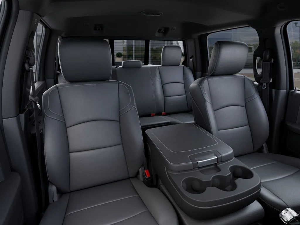 New 2026 Diamond Black Crystal Pearl-Coat Exterior Paint RAM Tradesman image 17