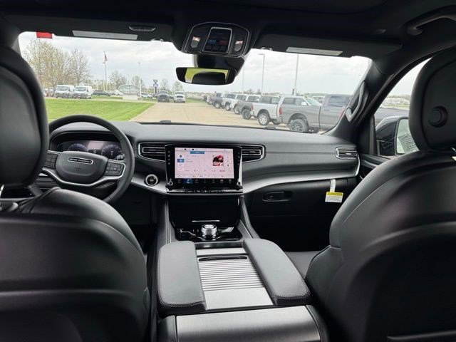 New 2026 Bright White Clear-Coat Exterior Paint Jeep Limited Altitude image 33