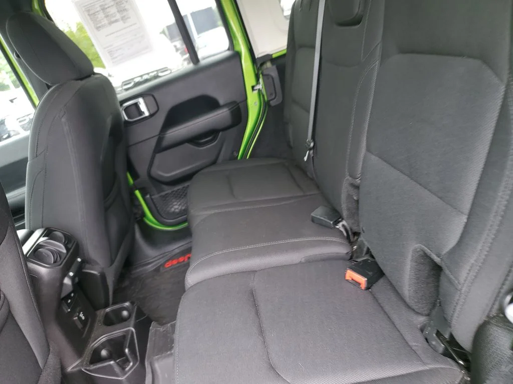 Used 2018 Green Jeep Unlimited Sahara image 11