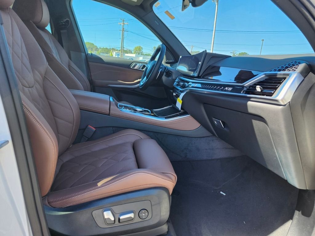 New 2026 White BMW xDrive50e image 10